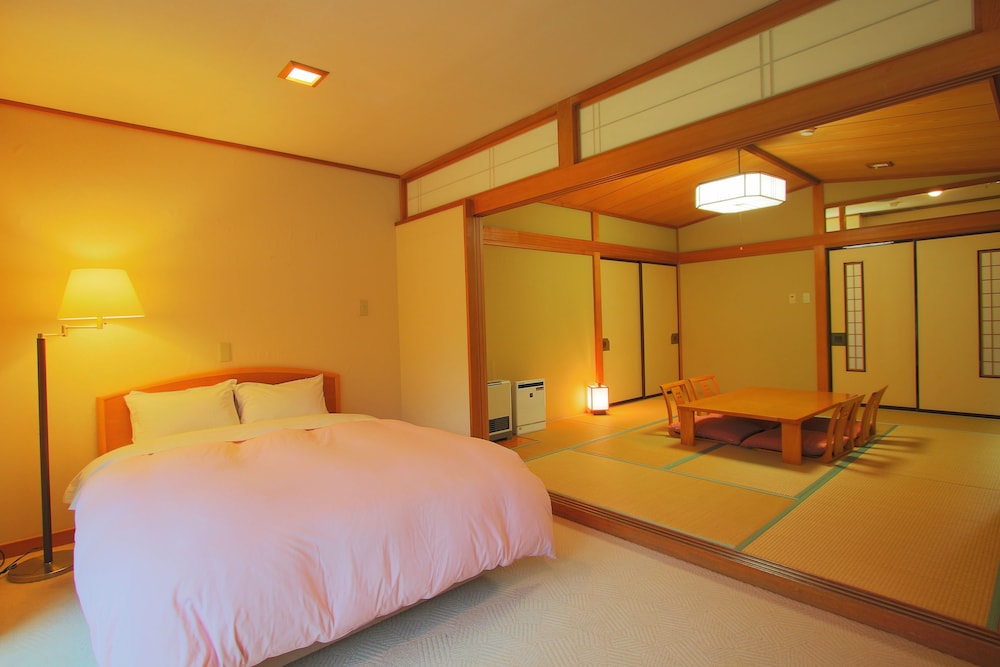 デラックスファミリールーム (203) 客室1 | 旅籠椿屋