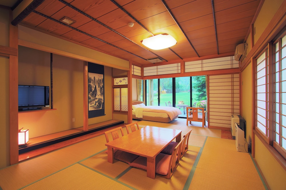 スーペリアファミリールーム (103) | 旅籠椿屋