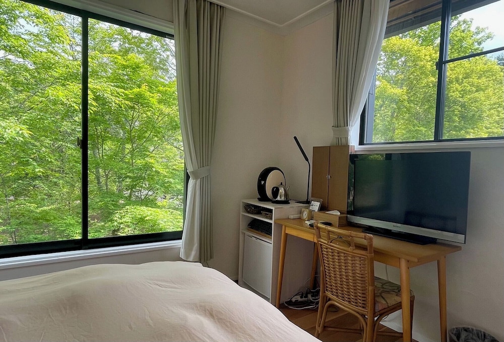 エコノミー ダブルルーム ダブルベッド 1 台 禁煙 マウンテンビュー 客室2 | 旅籠椿屋