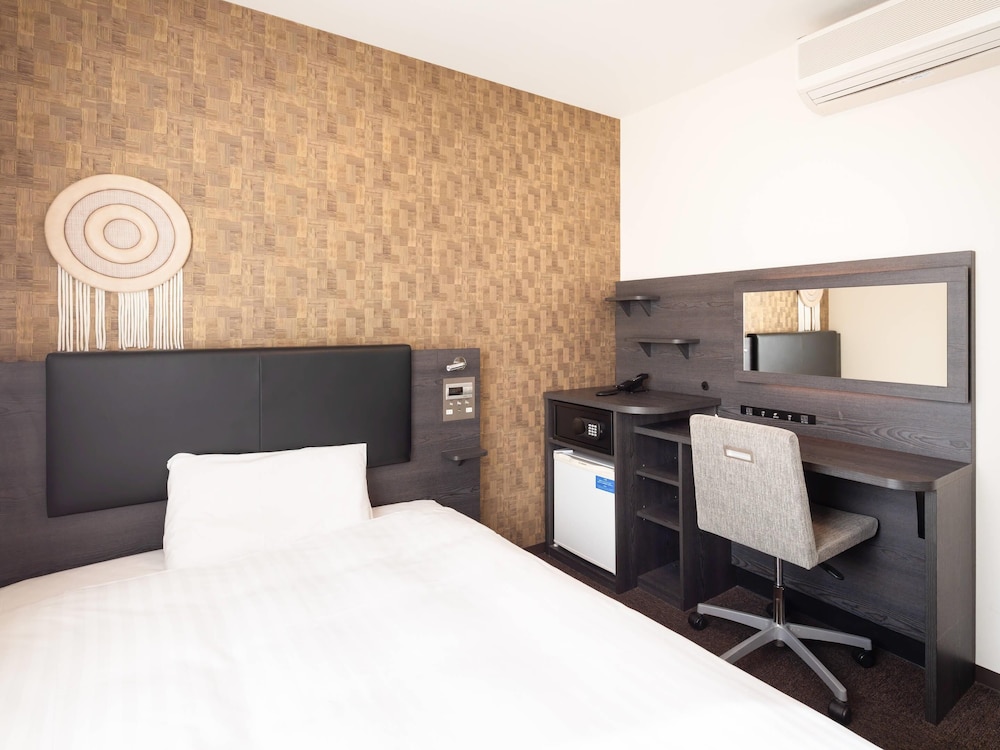 スタンダード ルーム ダブルベッド 1 台 禁煙 客室4 | コンフォートホテルERA伊勢