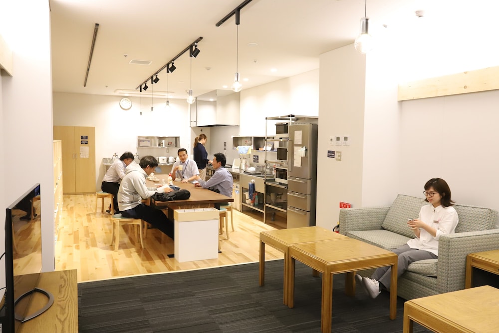 スタンダード ツインルーム (共用シャワールーム、ベッドメイクはセルフとなります) (添い寝料金 7-12歳 2,000円, 0-6歳 無料) 共用キッチン設備0 | ホステル トマール