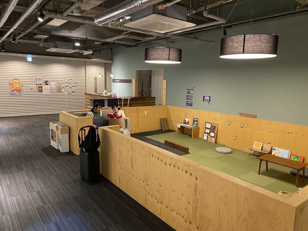 スタンダード ツインルーム (共用シャワールーム、ベッドメイクはセルフとなります) (添い寝料金 7-12歳 2,000円, 0-6歳 無料) リビング エリア0 | ホステル トマール