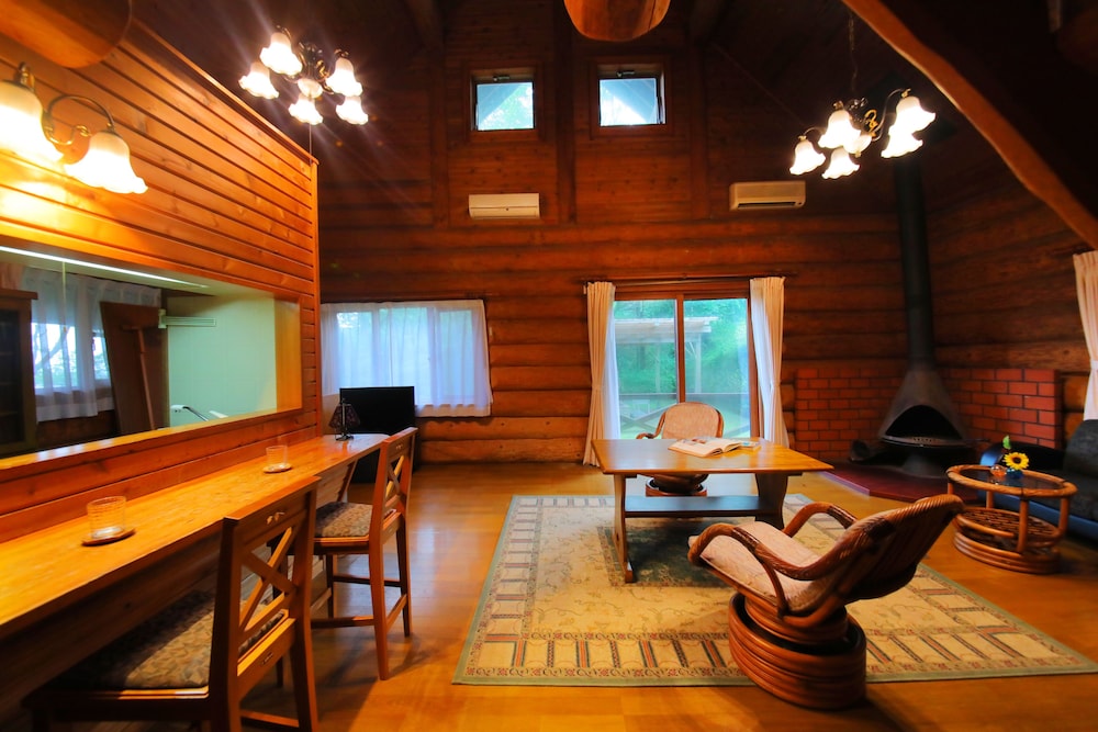 ログハウス2〜7名 ナイヤガラ 喫煙可 リビング エリア1 | さくらさくら温泉