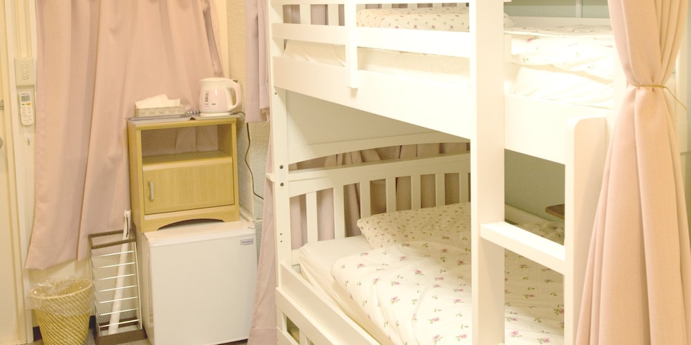 ファミリールーム 小型冷蔵庫1 | 赤坂の里 Premium