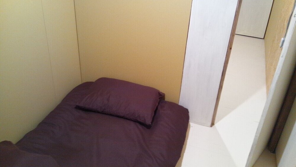 個室2 ツインルーム 部屋お任せ 客室1 | ゲストハウス なんで家ねん