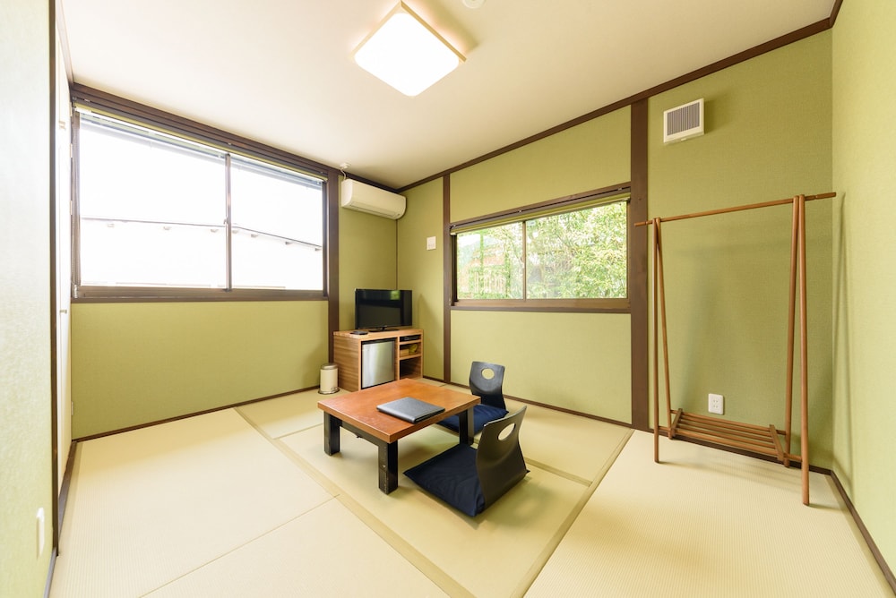 別館2階:和室6畳・トイレ共同 禁煙 | 由布院 いよとみ