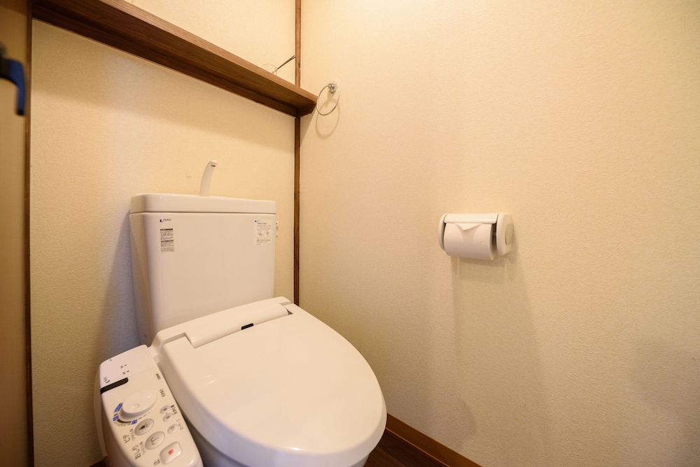 由布岳の見える和室6畳 広縁 トイレ付き バスルーム0 | 由布院 いよとみ