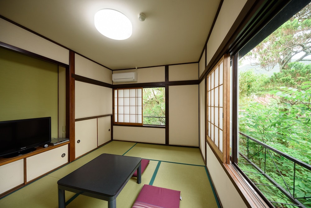 和室 6畳 共用バスルーム | 由布院 いよとみ