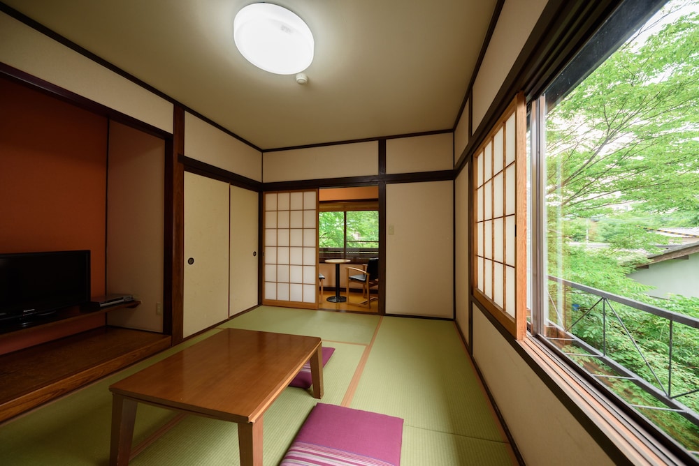 由布岳の見える和室6畳 広縁 トイレ付き | 由布院 いよとみ