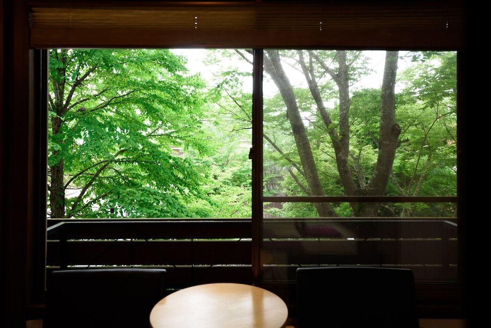 由布岳の見える和室6畳 広縁 トイレ付き 部屋からの景観0 | 由布院 いよとみ