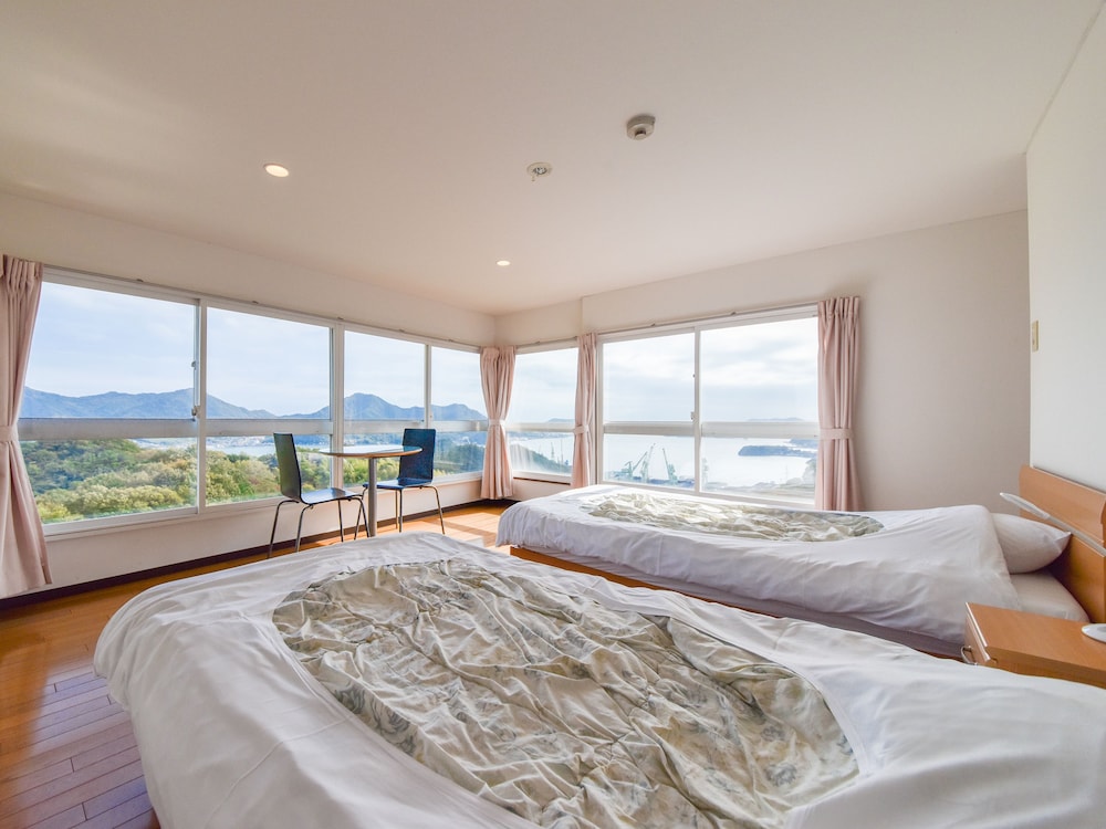 デラックス ツインルーム 禁煙 客室1 | ホテルいんのしま