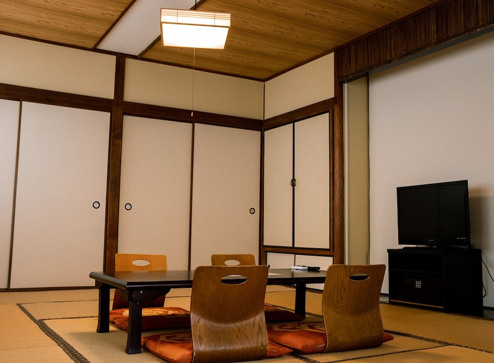 4 人部屋 客室13 | ゲストハウス サンライン別府