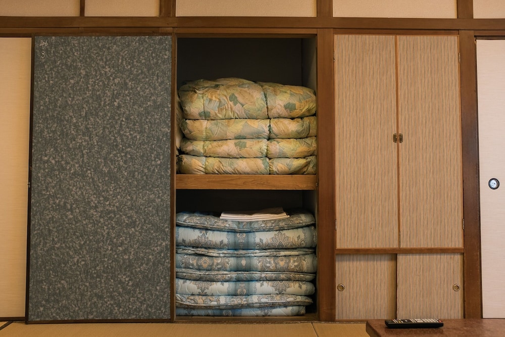 4人部屋 共用トイレ 客室2 | ゲストハウス サンライン別府