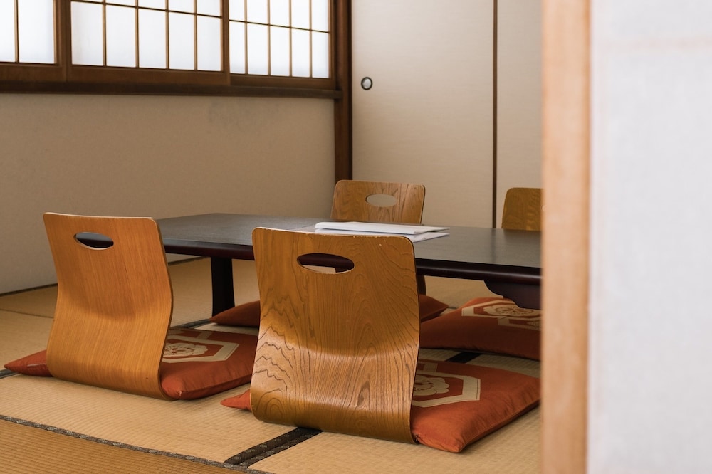 4 人部屋 客室14 | ゲストハウス サンライン別府