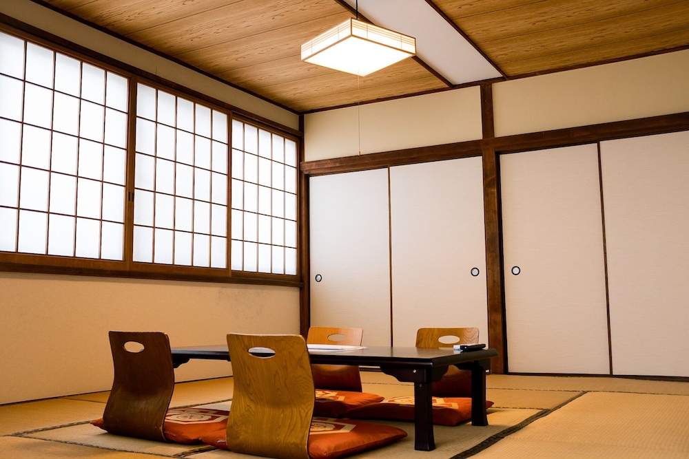 4 人部屋 客室8 | ゲストハウス サンライン別府
