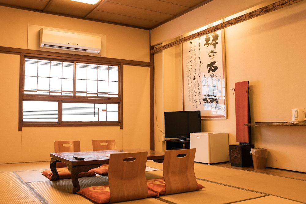 4人部屋 共用トイレ 客室7 | ゲストハウス サンライン別府