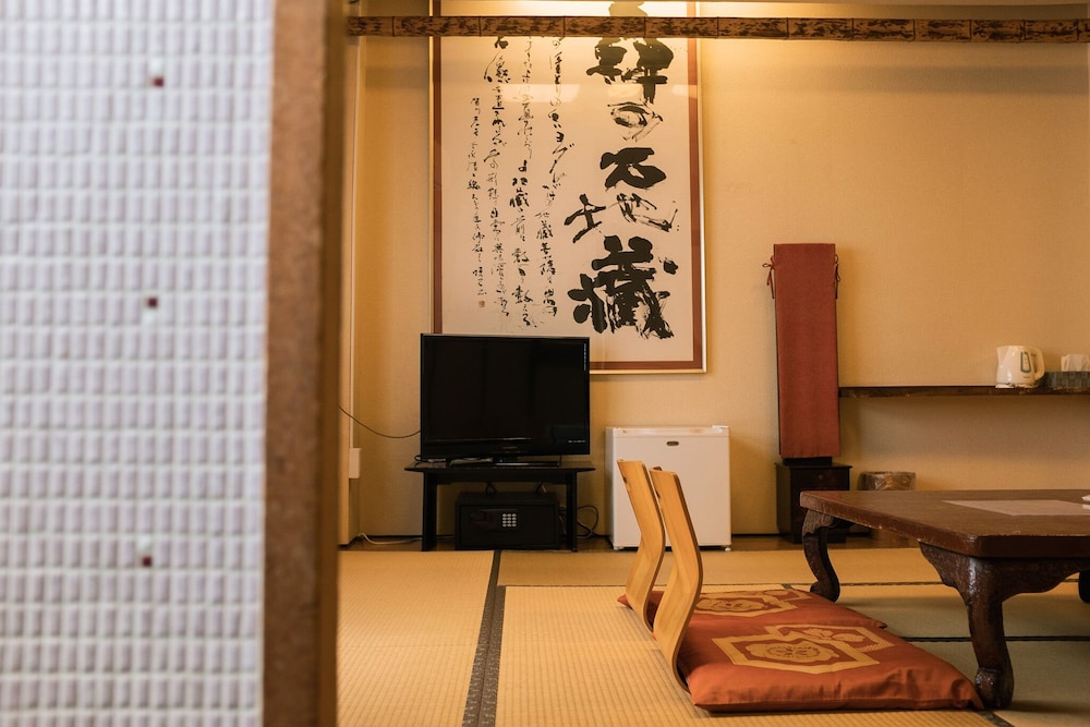 4人部屋 共用トイレ 客室5 | ゲストハウス サンライン別府
