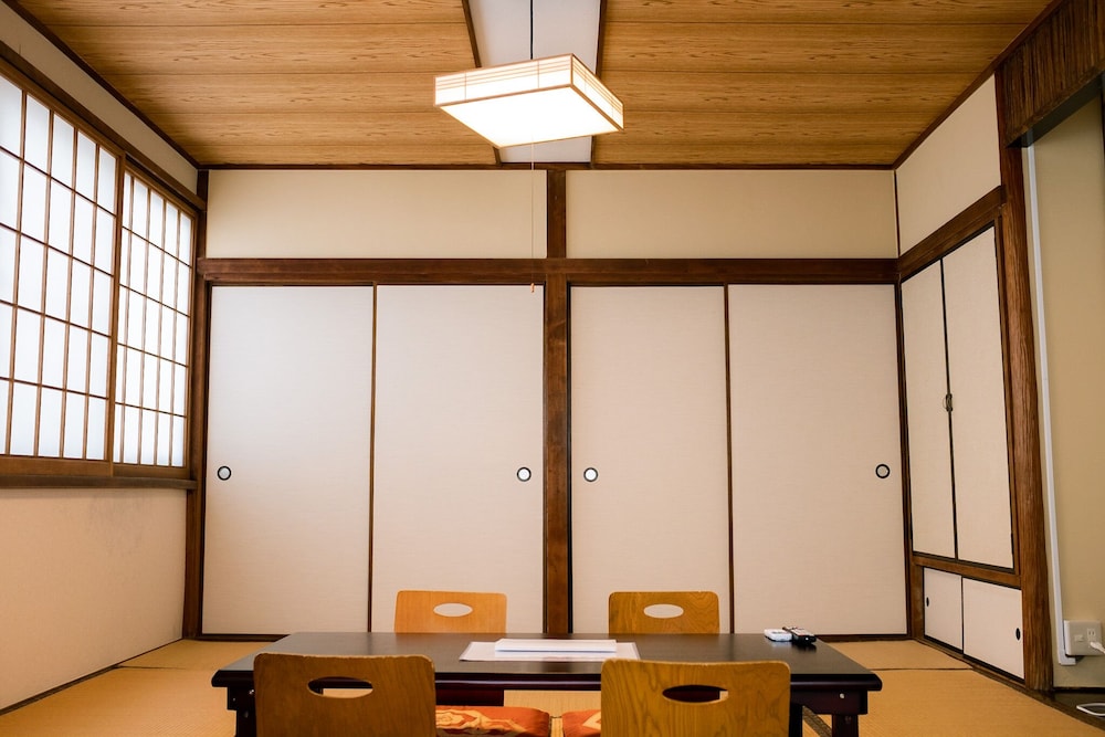 4 人部屋 客室5 | ゲストハウス サンライン別府