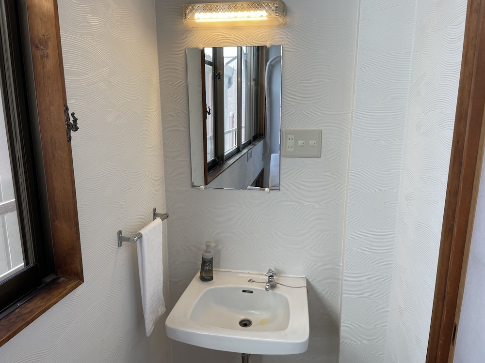 ツインルーム 共用トイレ 客室2 | ゲストハウス サンライン別府