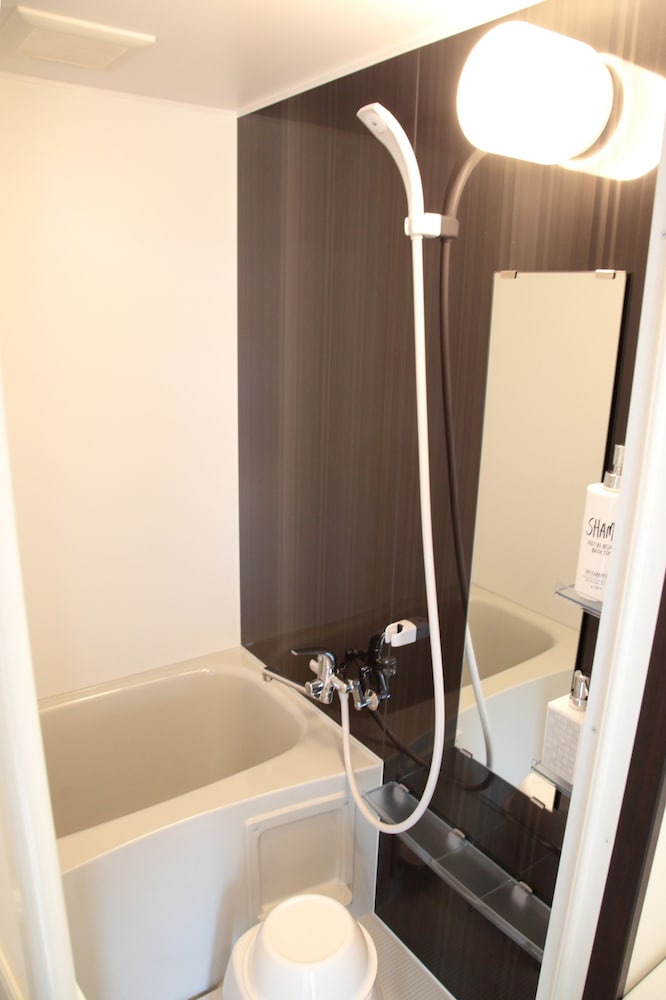 ダブルルーム ( A ) 深めの浴槽0 | ホテルトーマス名護