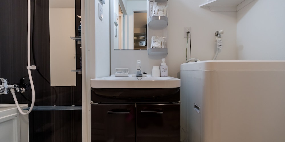 ダブルルーム ( A ) バスルーム2 | ホテルトーマス名護