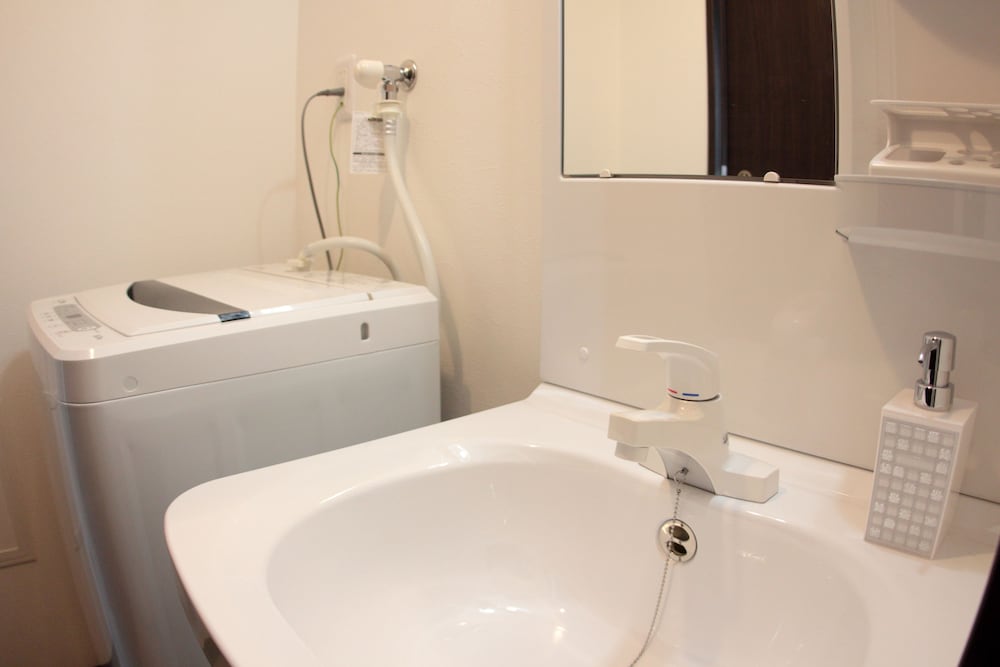 ダブルルーム ( A ) バスルームのシンク0 | ホテルトーマス名護