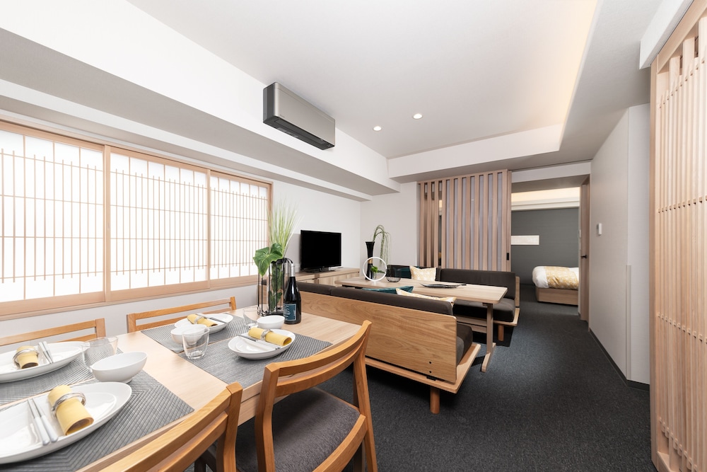 1ベットルームアパートメント(4 シングル) 客室内のダイニングエリア1 | MIMARU京都 西洞院高辻