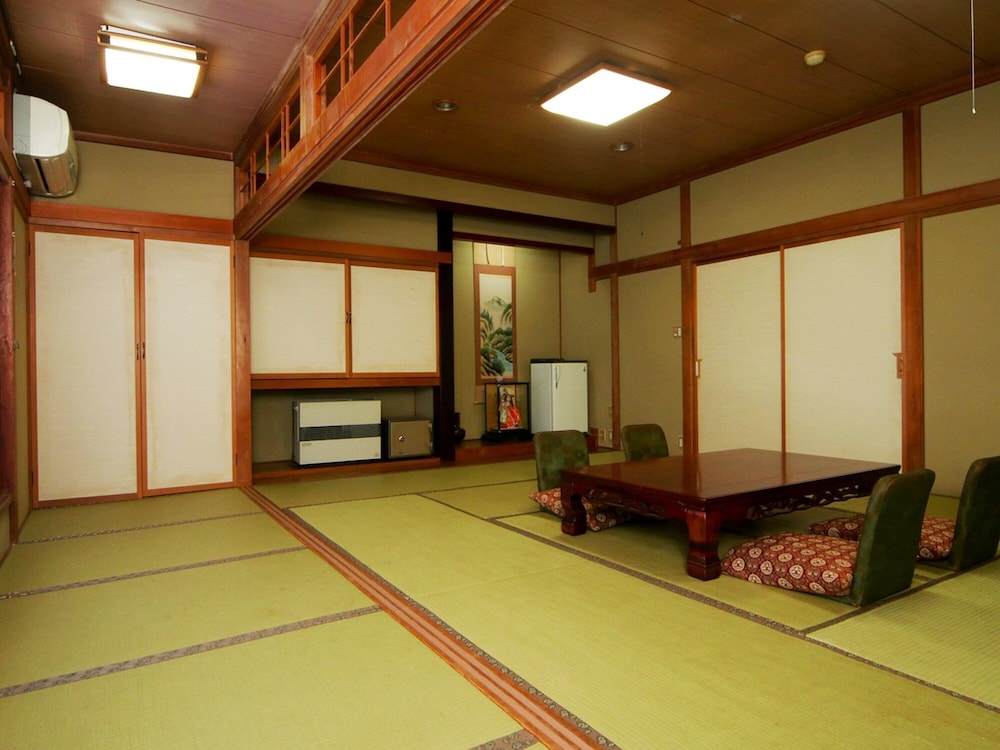 ファミリー ルーム 客室7 | ゲストルーム ふる里村工芸館