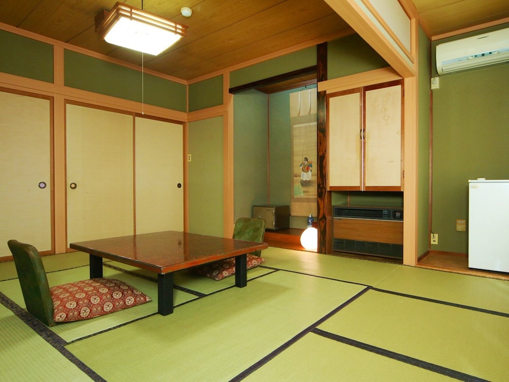 エコノミールーム 客室3 | ゲストルーム ふる里村工芸館