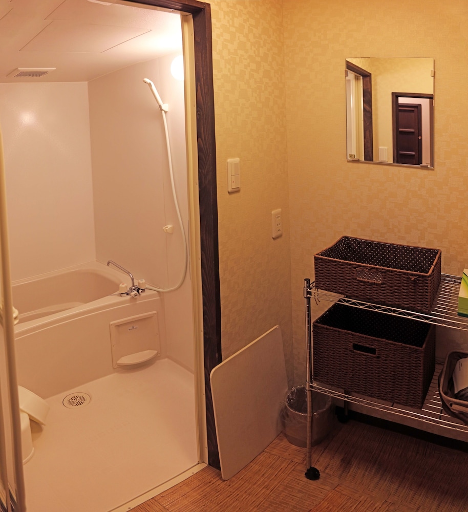 4人部屋 2段ベット付 個室 バスルーム0 | Guesthouse KYOTO COMPASS