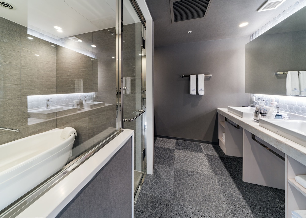 [ジュニアスイート] シモンズ社製ベッド幅110cmx2台、97cmx2台(禁煙) バスルーム0 | ダイワロイネットホテル 西新宿PREMIER