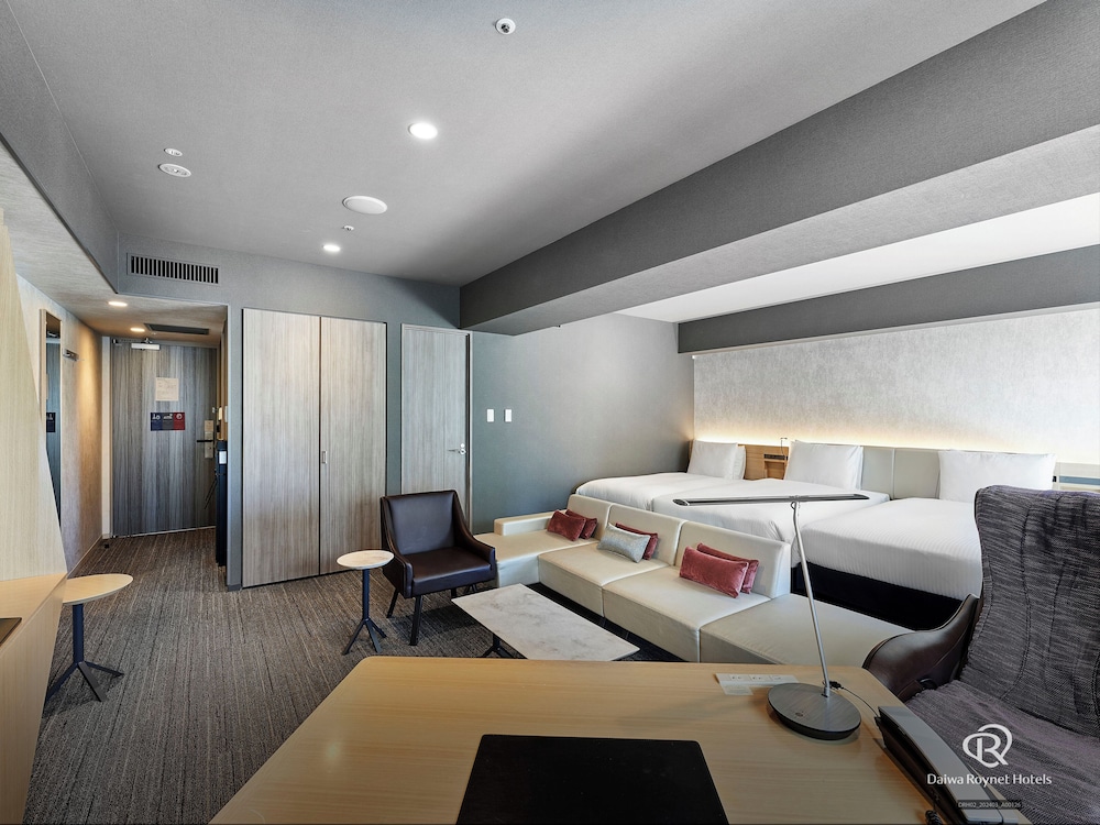 [ジュニアスイート] シモンズ社製ベッド幅110cmx2台、97cmx2台(禁煙) 客室2 | ダイワロイネットホテル 西新宿PREMIER