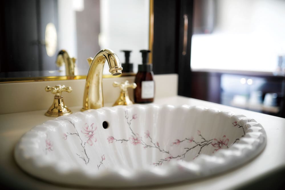 デラックス ツインルーム バスルーム2 | 京都山科 ホテル山楽