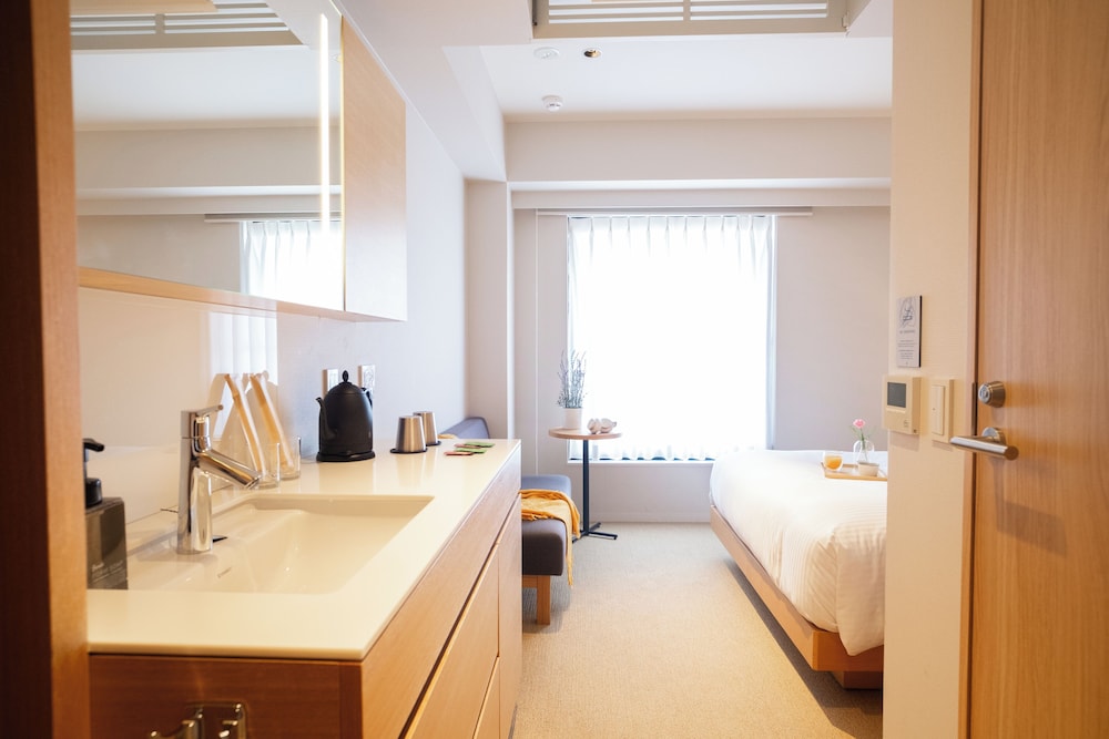 クラブ ダブルルーム クイーンベッド 1 台 禁煙 客室2 | KABIN Koji