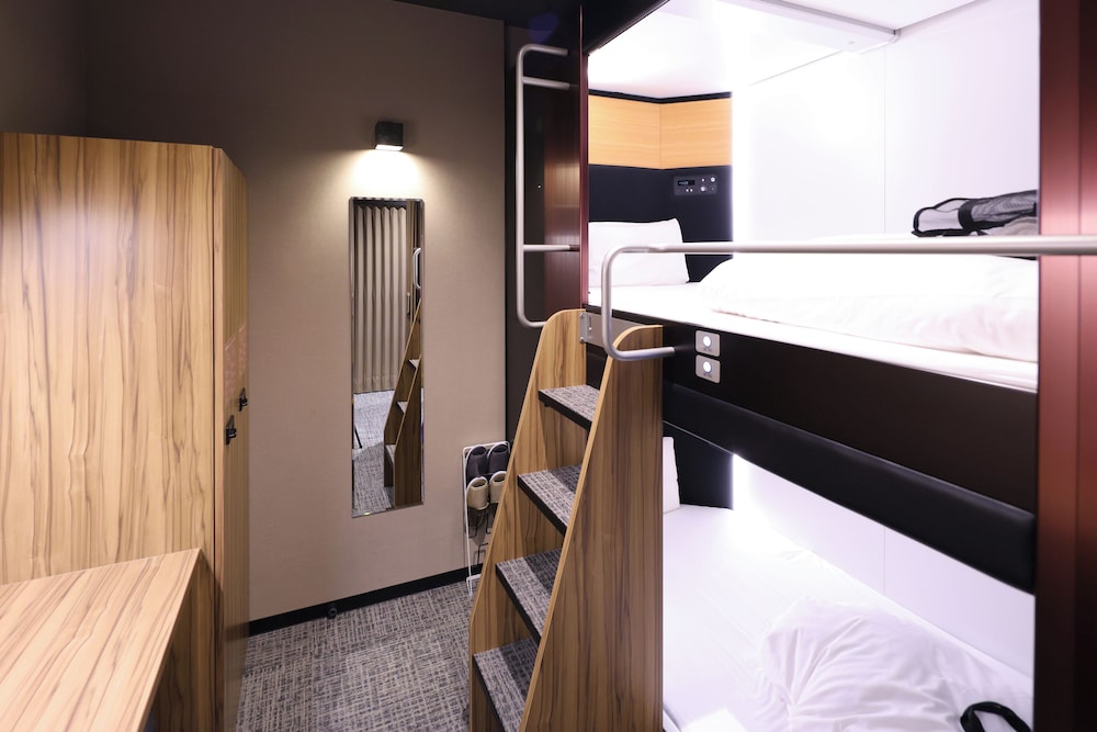 女性専用ツインキャビン（上段・下段） 客室1 | global cabin 横浜中華街