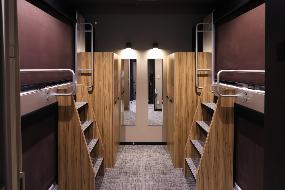 女性専用プレミアムキャビン（上段×2・下段×2） 客室2 | global cabin 横浜中華街