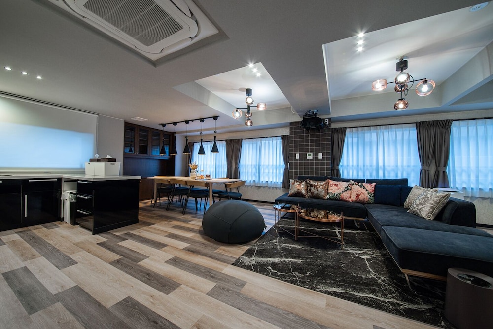 シアターラグジュアリールーム 禁煙 リビング エリア2 | Sapporo Stay Nakajima Park