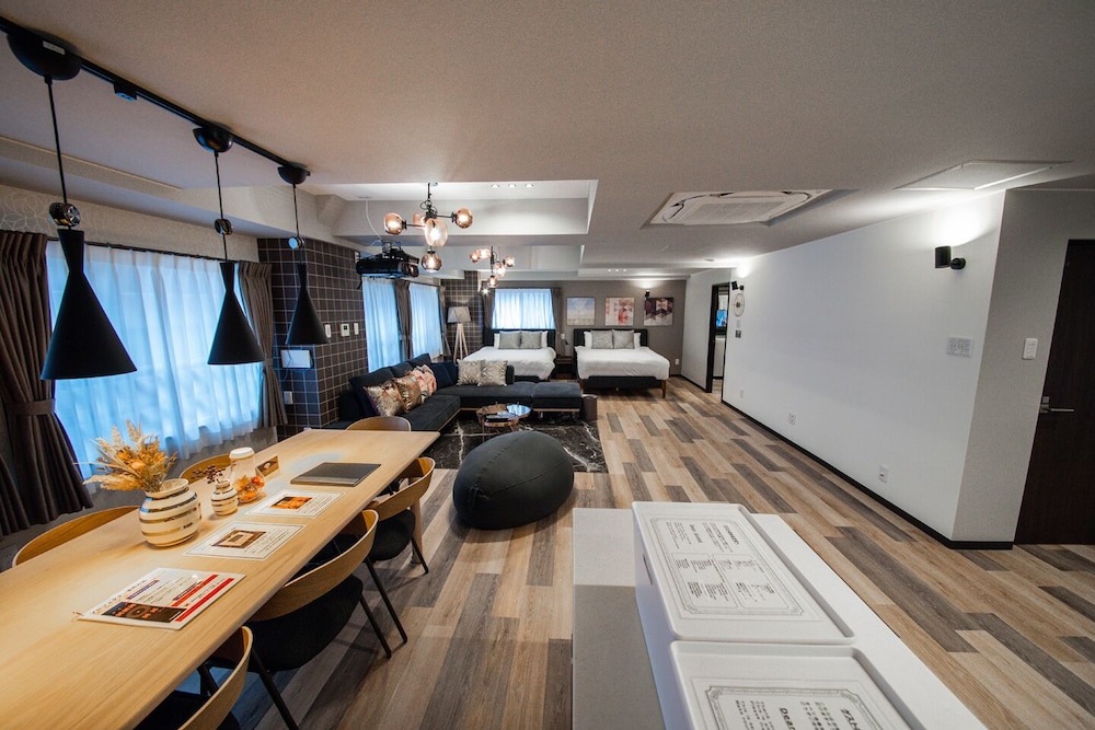 シアターラグジュアリールーム 禁煙 客室内のダイニングエリア0 | Sapporo Stay Nakajima Park