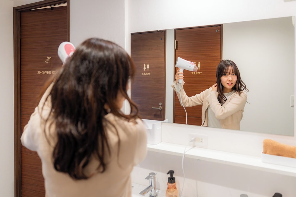 ベーシック トリプルルーム ダブルベッド 1 台ソファーベッド付き 禁煙 共用バスルーム (1 Double Bed and 1 Sofa Bed) バスルーム2 | GRAND HOSTEL LDK 大通公園 (旧 THE STAY SAPPORO ANNEX)