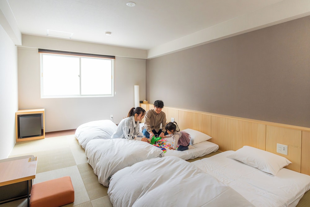 トラディショナル 4 人部屋 専用バスルーム 客室2 | GRAND HOSTEL LDK 大通公園 (旧 THE STAY SAPPORO ANNEX)