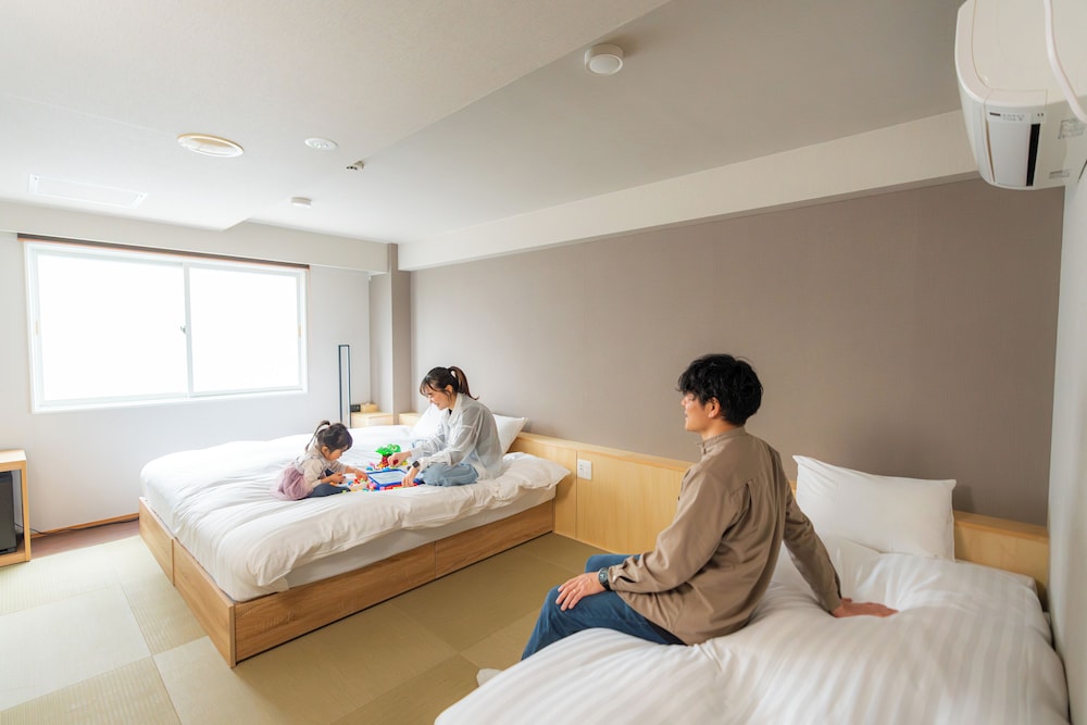 スーペリア 4 人部屋 専用バスルーム 客室2 | GRAND HOSTEL LDK 大通公園 (旧 THE STAY SAPPORO ANNEX)
