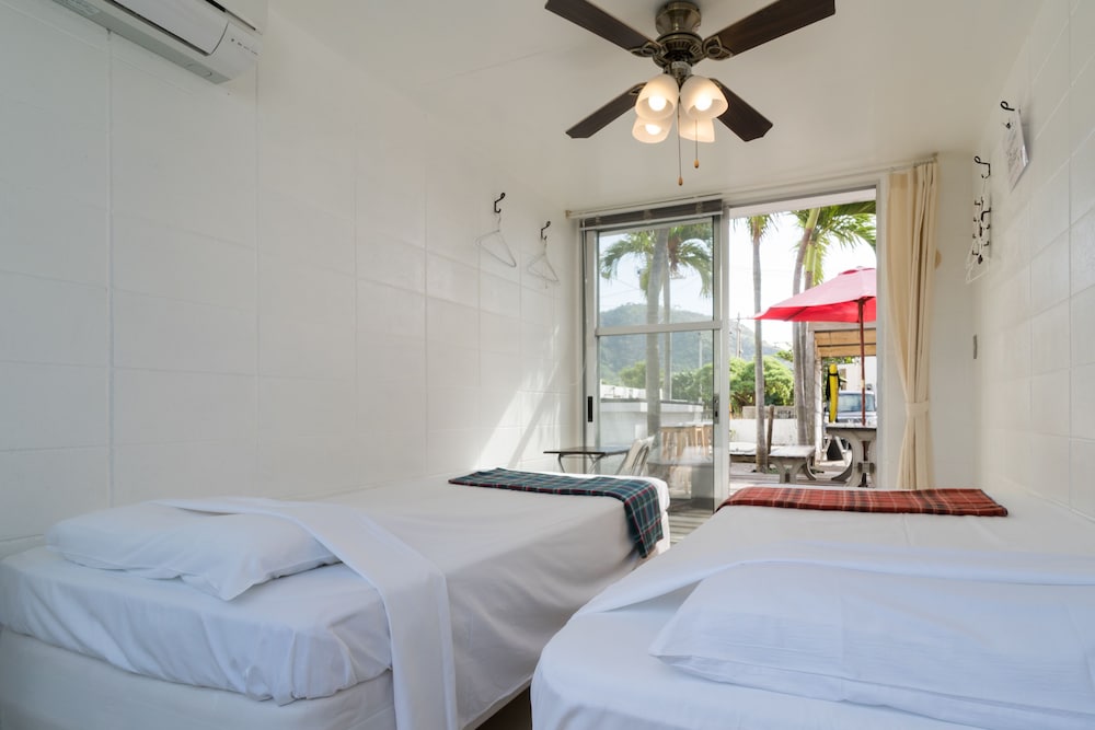 ツインルーム 共用バスルーム 客室2 | ハナムロ イン 阿嘉島