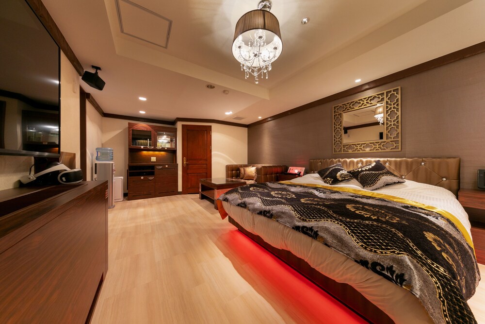 スタンダード ルーム 客室2 | アイリゾート アルティア ラグジュアリー岐阜店 - 大人限定