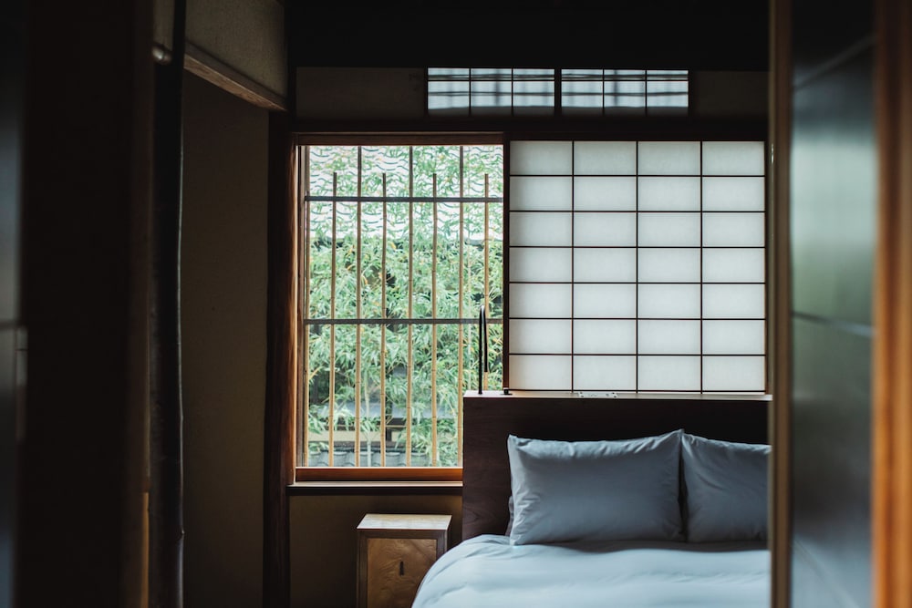 本館110:東山ビュー (竹の間) スタンダード ワイドダブル 客室6 | そわか SOWAKA