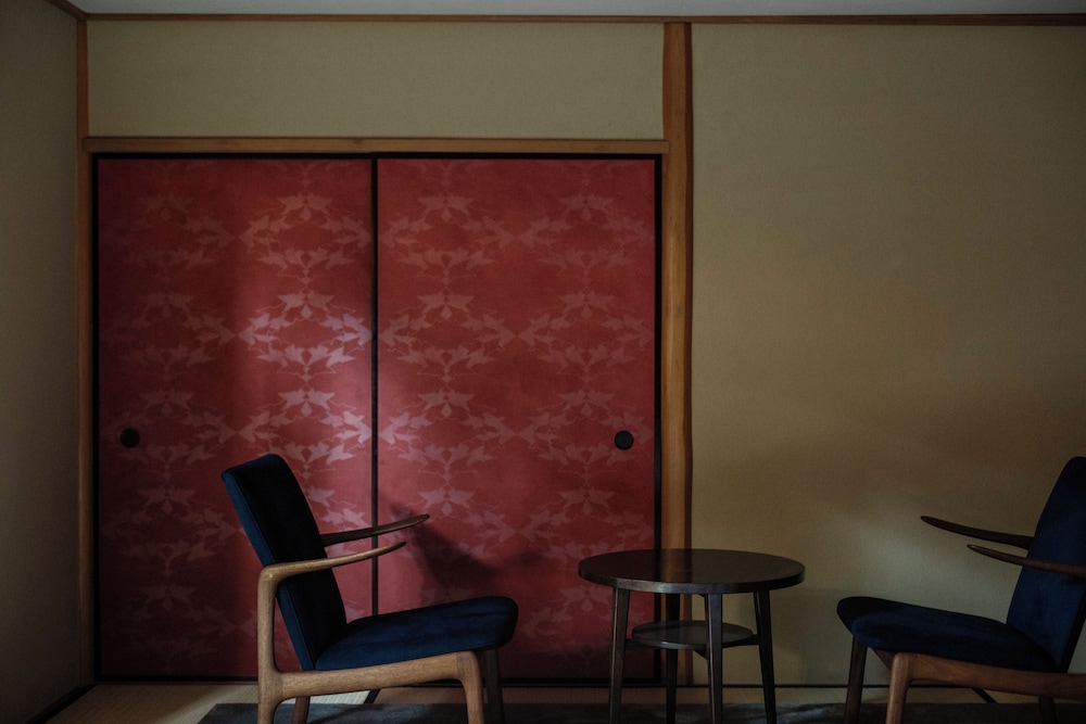 本館101:プライベートガーデン付デラックス クイーンベッド 客室5 | そわか SOWAKA