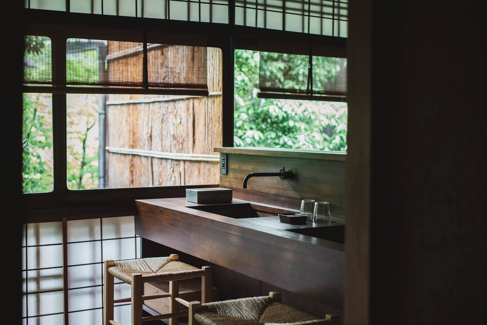 本館107:名栗壁 (なぐりかべ) デラックス ツイン 客室7 | そわか SOWAKA