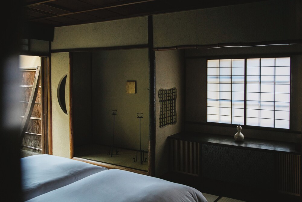 本館104:メゾネット茶室付 デラックス ハリウッドツイン 客室12 | そわか SOWAKA