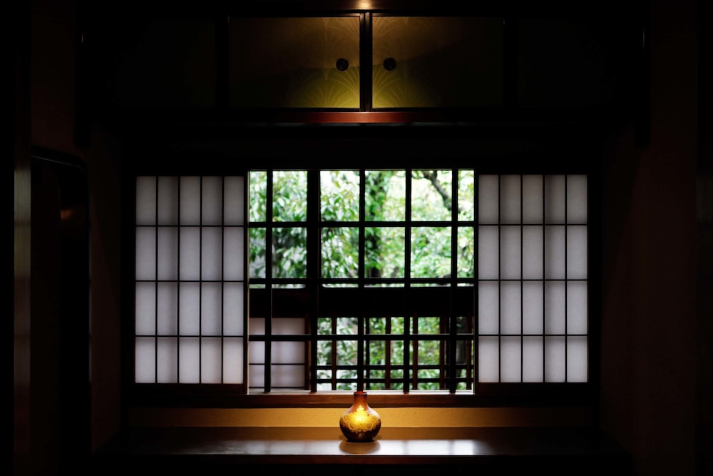 本館107:名栗壁 (なぐりかべ) デラックス ツイン 客室4 | そわか SOWAKA