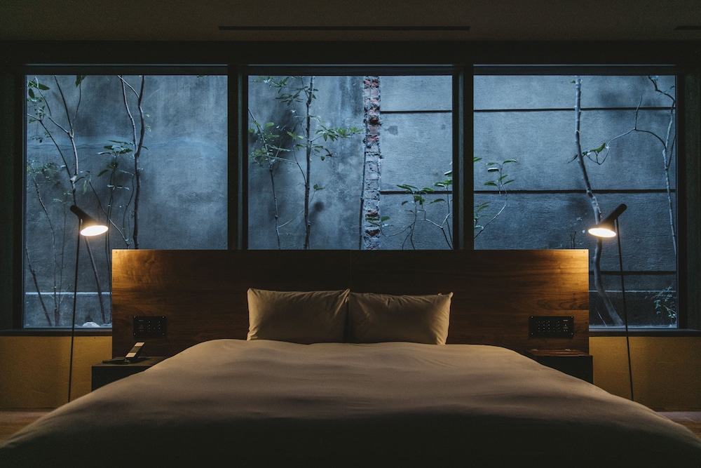 新館201:坪庭ビュー 半露天風呂 デラックス キングベッド 客室3 | そわか SOWAKA