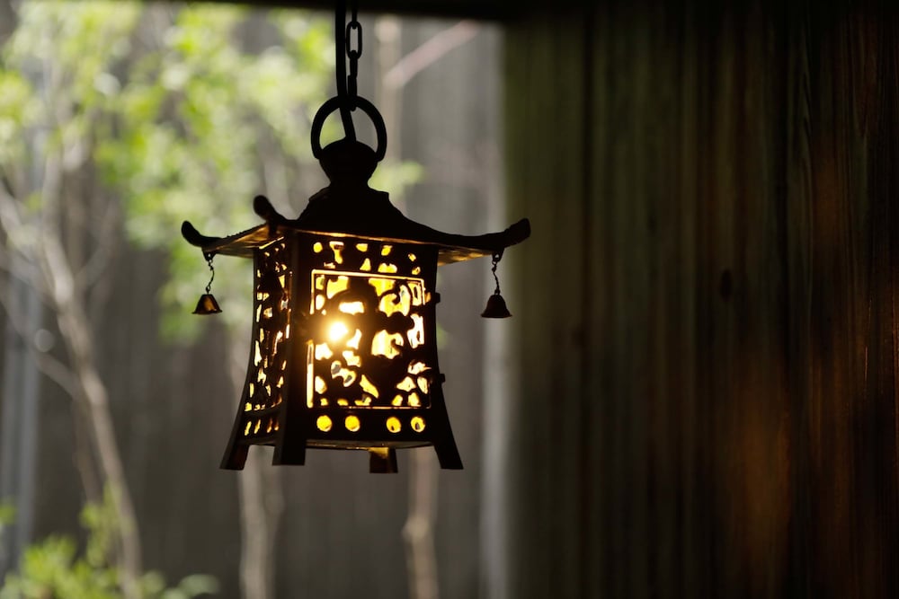 新館208:坪庭ビュー 縁側付デラックス キングベッド 客室2 | そわか SOWAKA